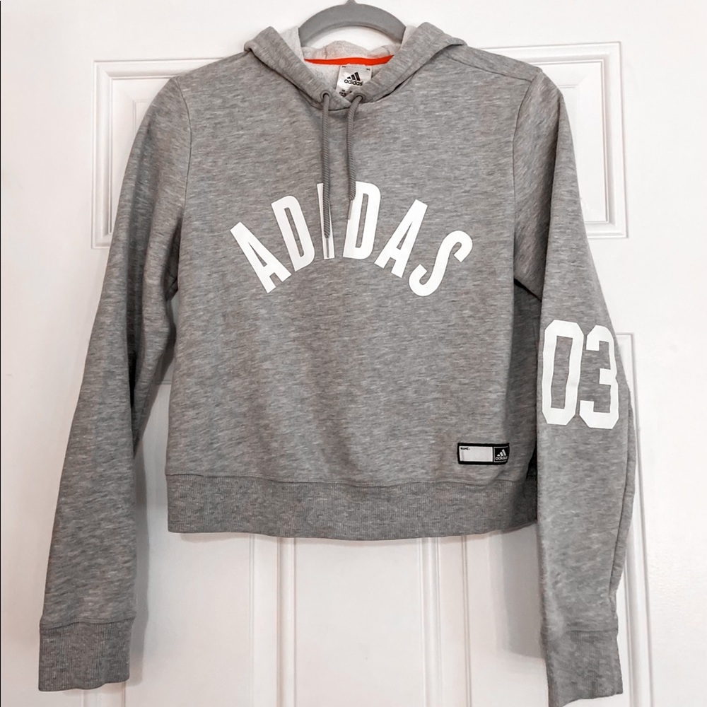 cropped adorable adidas sweatshirt worn few times!